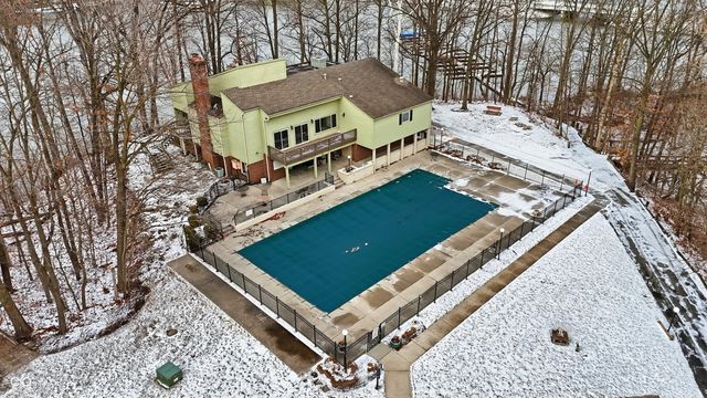 201 Bluffs Circle E, Noblesville, IN 46062