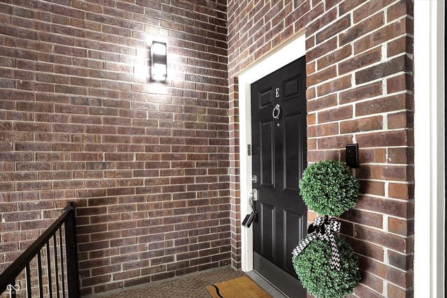 201 Bluffs Circle E, Noblesville, IN 46062