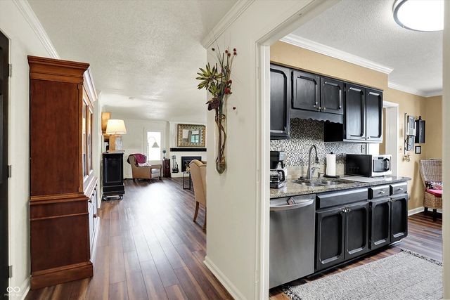 201 Bluffs Circle E, Noblesville, IN 46062