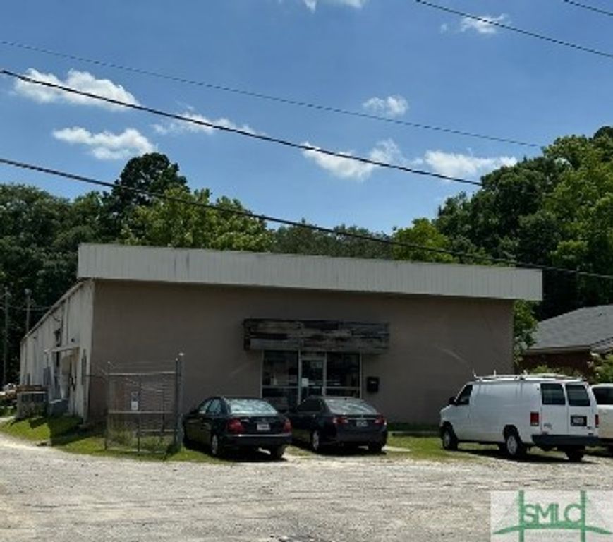 Image 1 of property listing at 2015 Mills B Lane Boulevard, Savannah, GA 31405