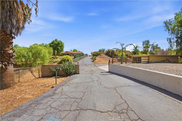 16800 Sendero Del Charro, Riverside, CA 92504