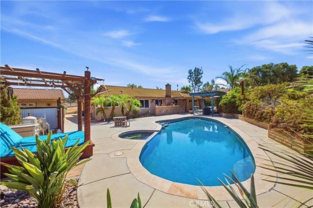 16800 Sendero Del Charro, Riverside, CA 92504