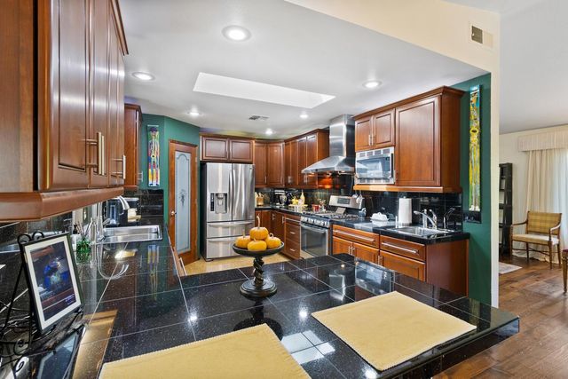 8885 Angeli Ln, Loomis, CA 95650