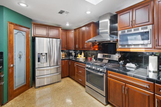 8885 Angeli Ln, Loomis, CA 95650