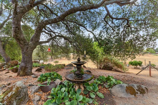 8885 Angeli Ln, Loomis, CA 95650