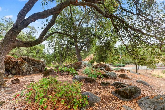 8885 Angeli Ln, Loomis, CA 95650