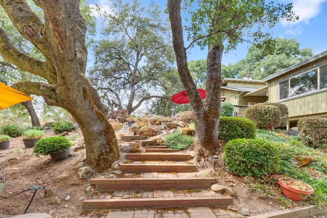 8885 Angeli Ln, Loomis, CA 95650