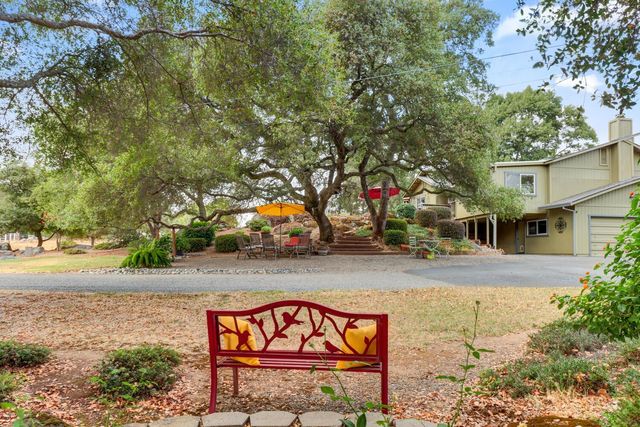 8885 Angeli Ln, Loomis, CA 95650