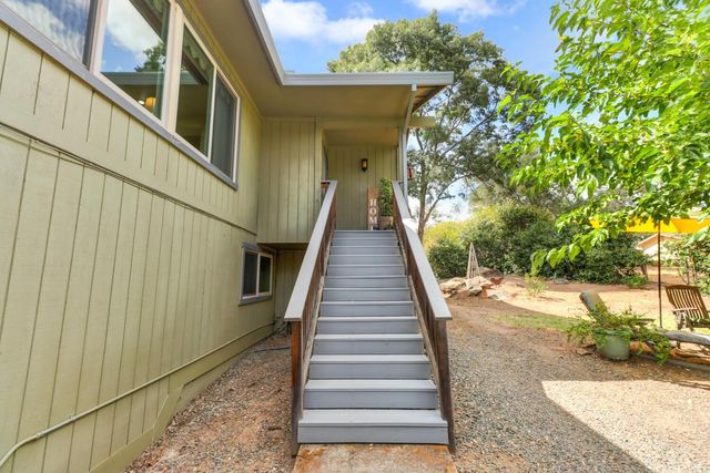 8885 Angeli Ln, Loomis, CA 95650