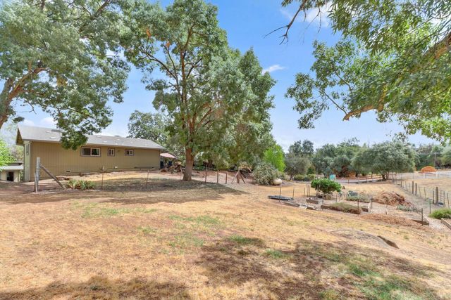 8885 Angeli Ln, Loomis, CA 95650