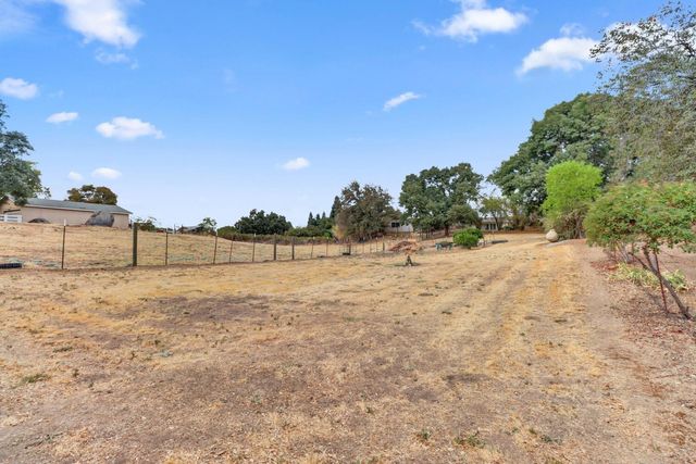 8885 Angeli Ln, Loomis, CA 95650