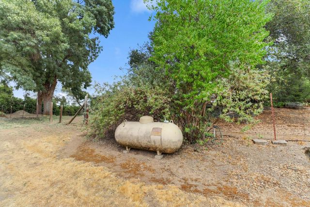 8885 Angeli Ln, Loomis, CA 95650