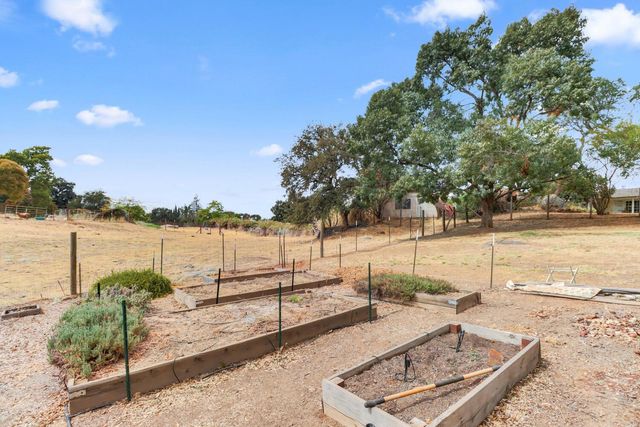 8885 Angeli Ln, Loomis, CA 95650