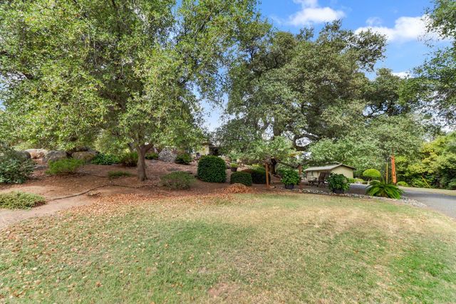8885 Angeli Ln, Loomis, CA 95650