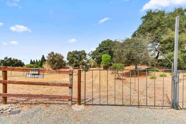 8885 Angeli Ln, Loomis, CA 95650
