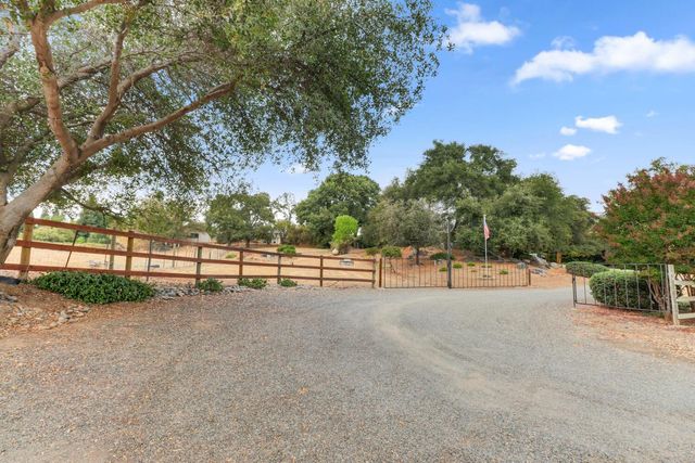8885 Angeli Ln, Loomis, CA 95650