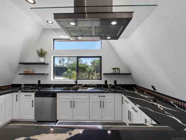 6937 Madrone, San Diego, CA 92114