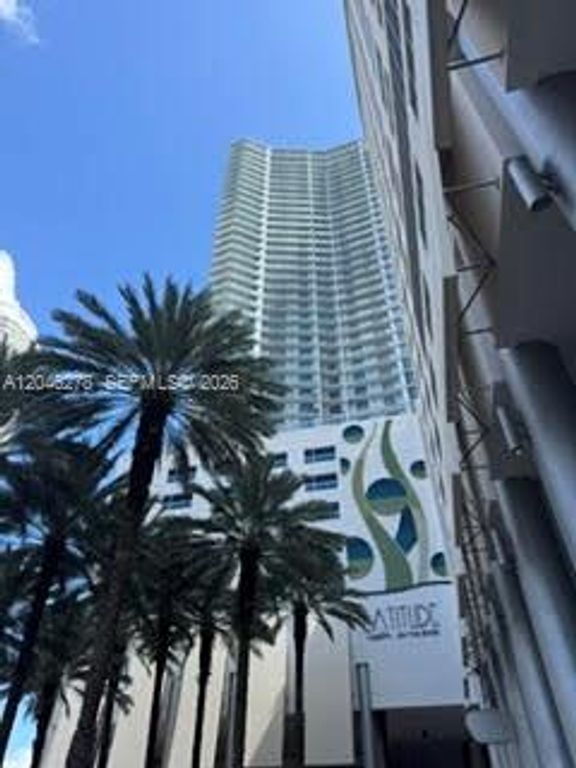 185 SW 7th St 3009, Miami, FL 33130