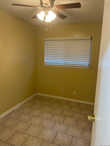 11009 VALLEY STAR DR, San Antonio, TX 78224