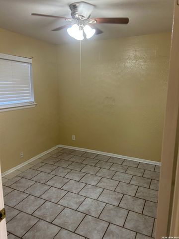 11009 VALLEY STAR DR, San Antonio, TX 78224