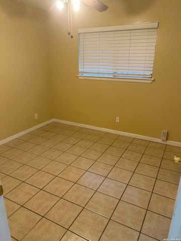 11009 VALLEY STAR DR, San Antonio, TX 78224