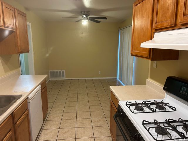 11009 VALLEY STAR DR, San Antonio, TX 78224