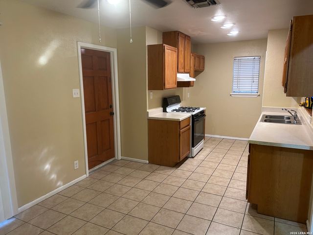 11009 VALLEY STAR DR, San Antonio, TX 78224