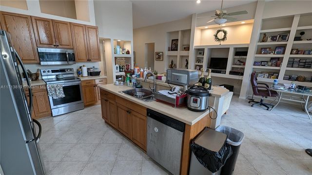 760 SW 190th Ave, Pembroke Pines, FL 33029