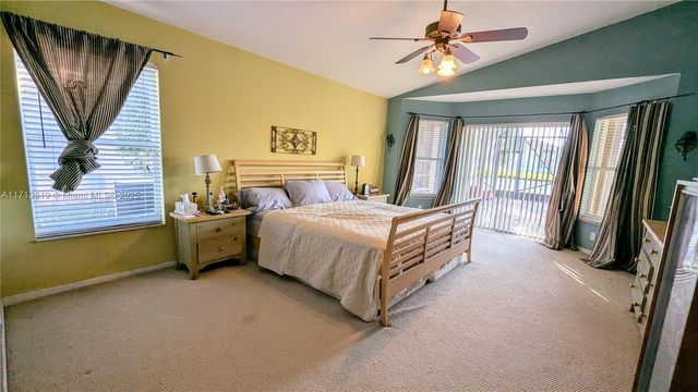 760 SW 190th Ave, Pembroke Pines, FL 33029