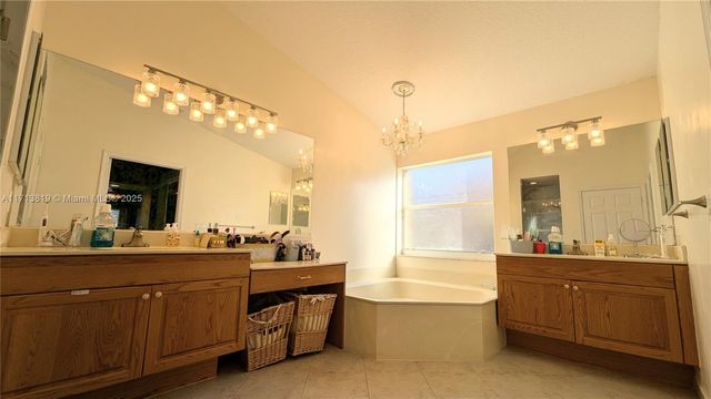 760 SW 190th Ave, Pembroke Pines, FL 33029