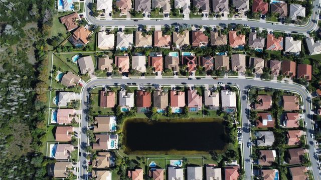 760 SW 190th Ave, Pembroke Pines, FL 33029