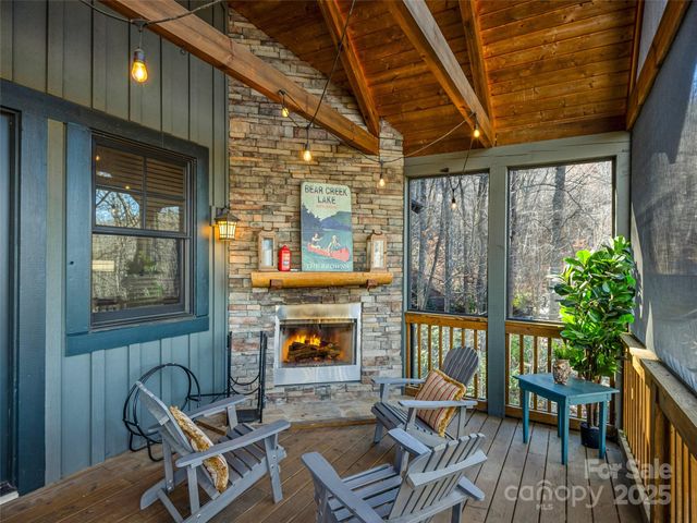 298 Hedgewood Drive, Tuckasegee, NC 28783