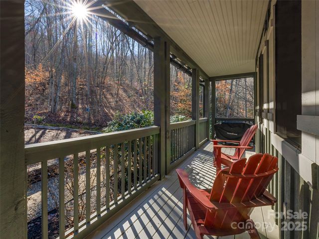 298 Hedgewood Drive, Tuckasegee, NC 28783