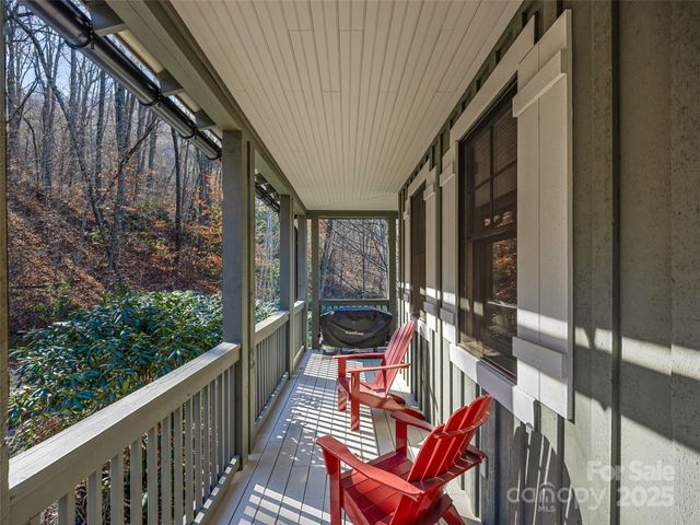 298 Hedgewood Drive, Tuckasegee, NC 28783