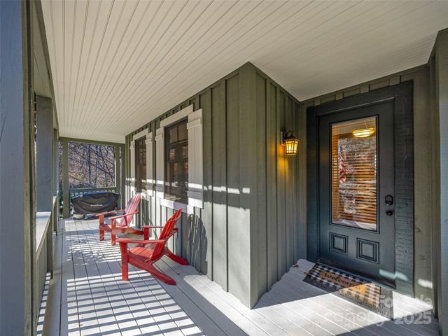 298 Hedgewood Drive, Tuckasegee, NC 28783