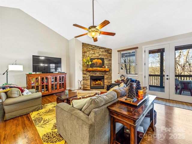 298 Hedgewood Drive, Tuckasegee, NC 28783