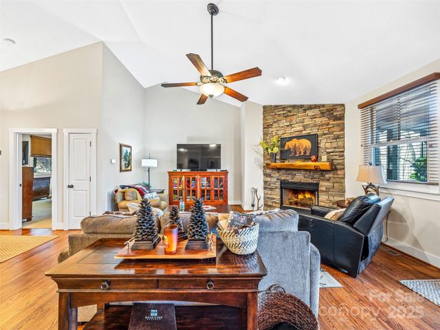 298 Hedgewood Drive, Tuckasegee, NC 28783