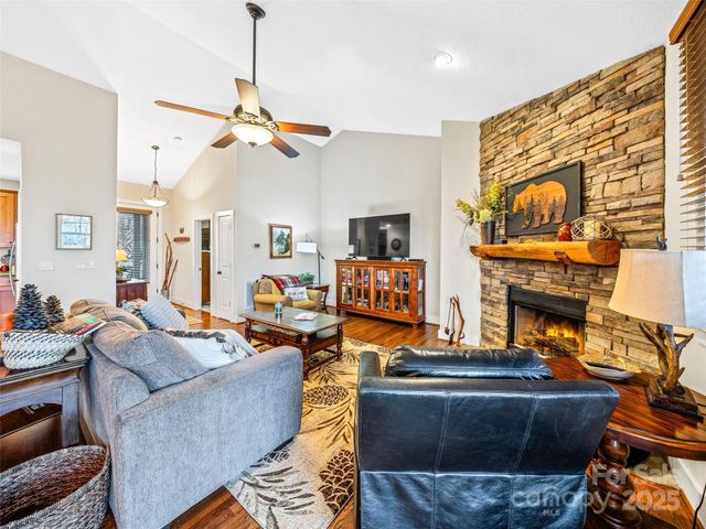 298 Hedgewood Drive, Tuckasegee, NC 28783