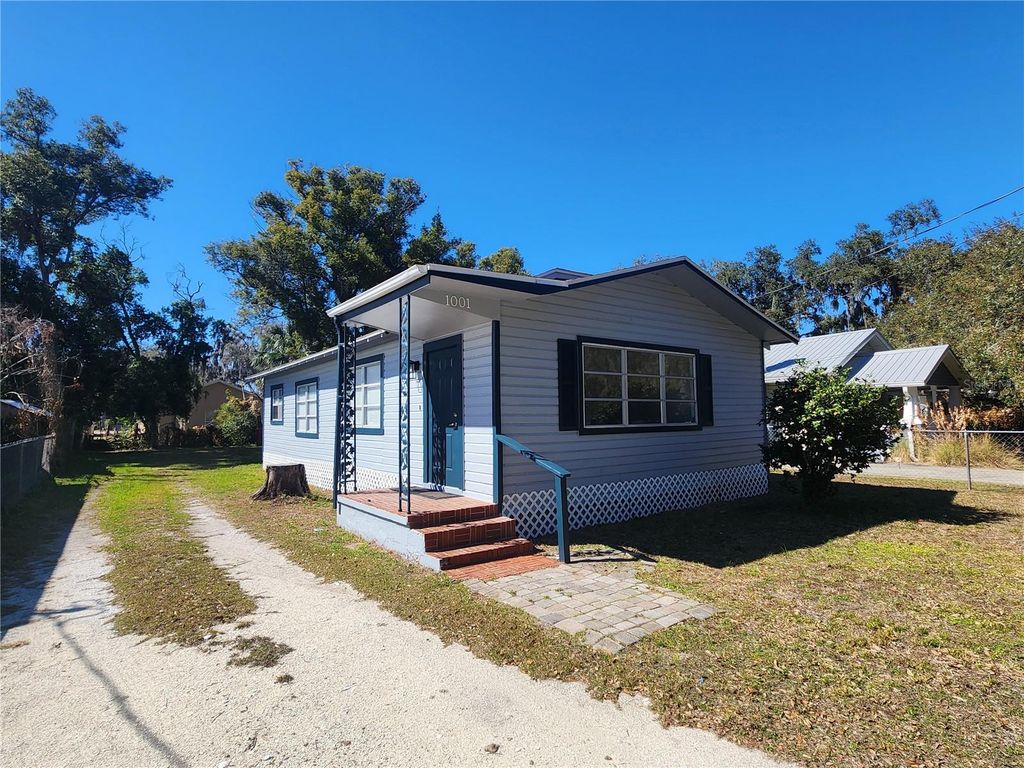 Image 2 of property listing at 1001 POWELL STREET, Plant City, FL 33563