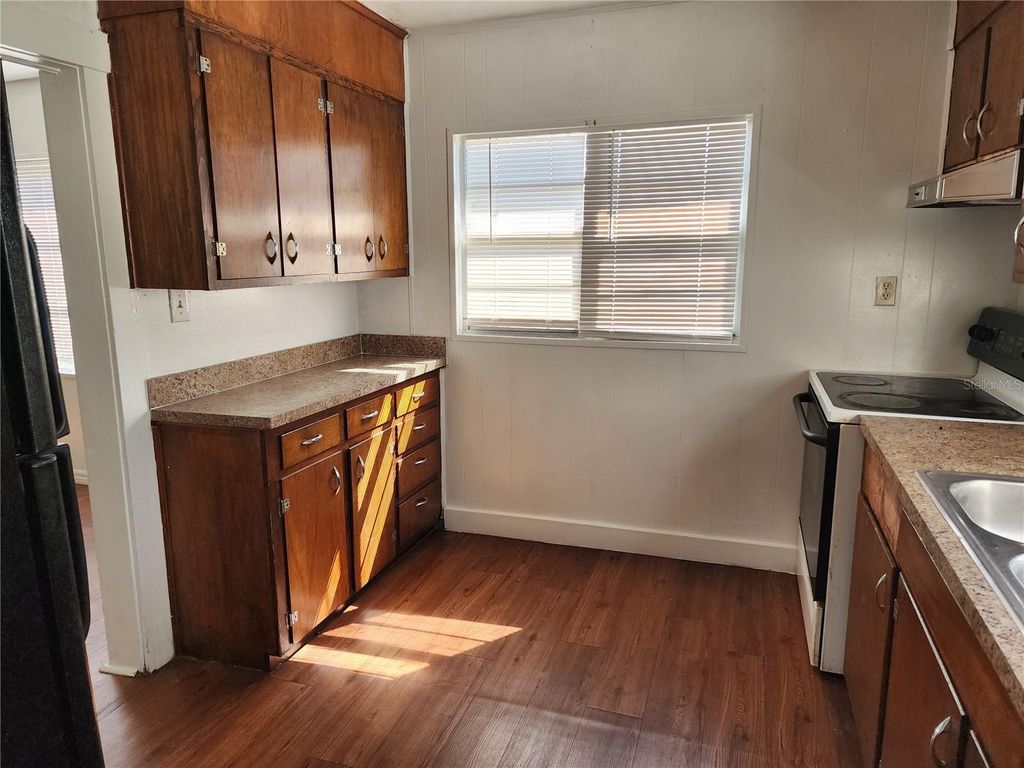 Image 12 of property listing at 1001 POWELL STREET, Plant City, FL 33563