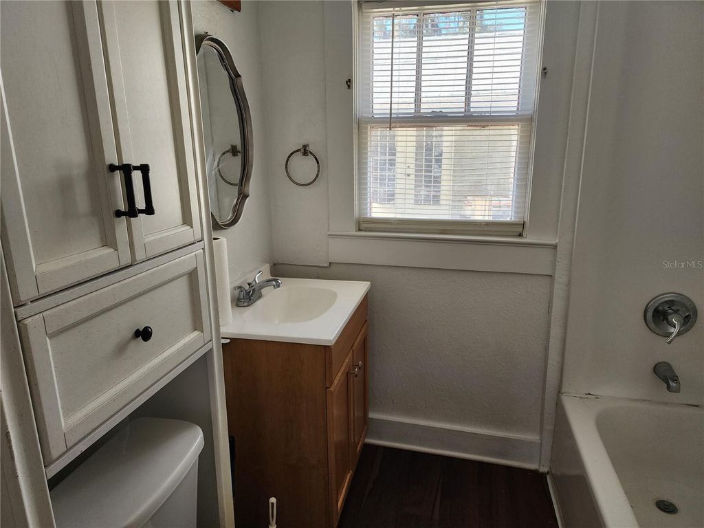 Image 16 of property listing at 1001 POWELL STREET, Plant City, FL 33563