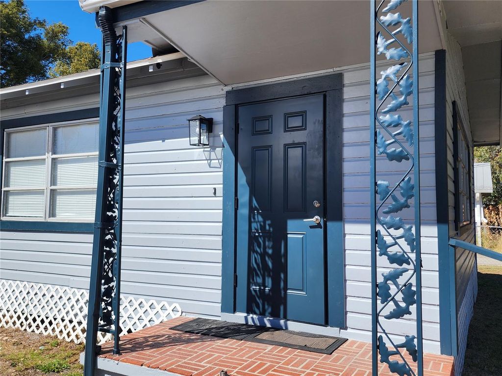 Image 3 of property listing at 1001 POWELL STREET, Plant City, FL 33563