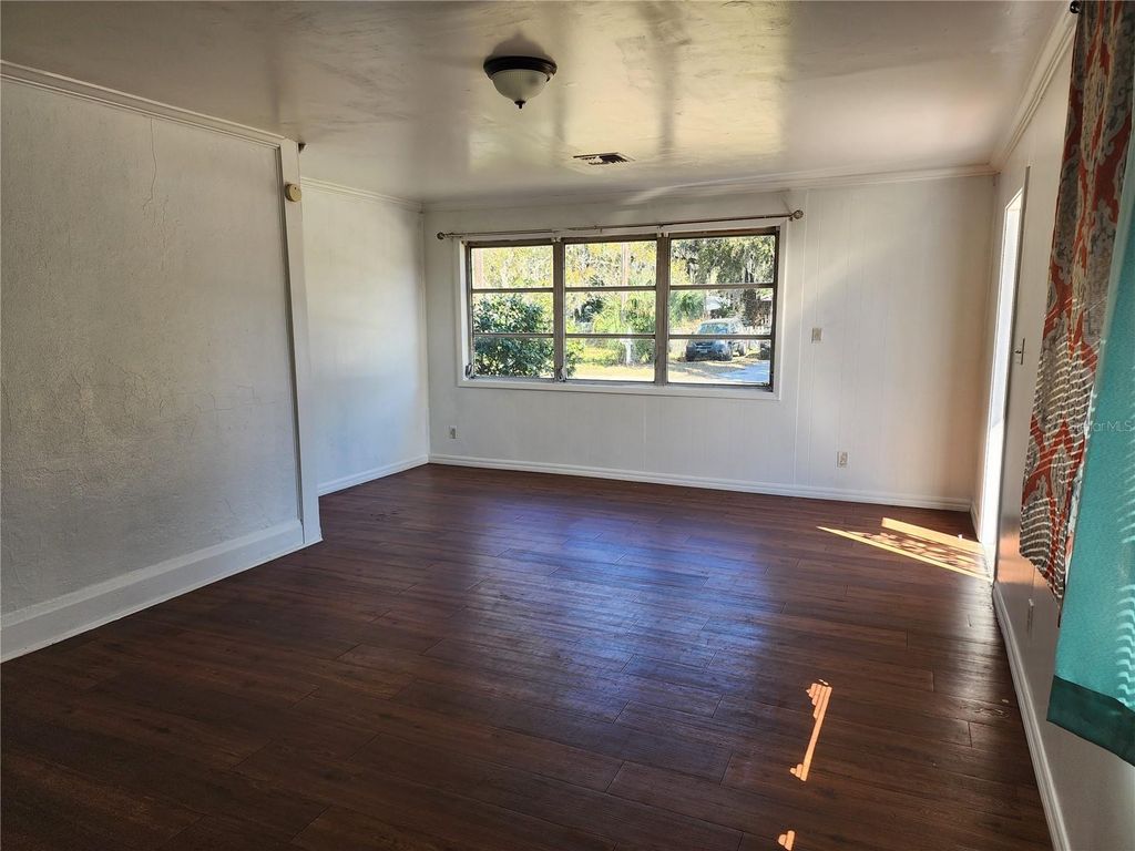 Image 7 of property listing at 1001 POWELL STREET, Plant City, FL 33563