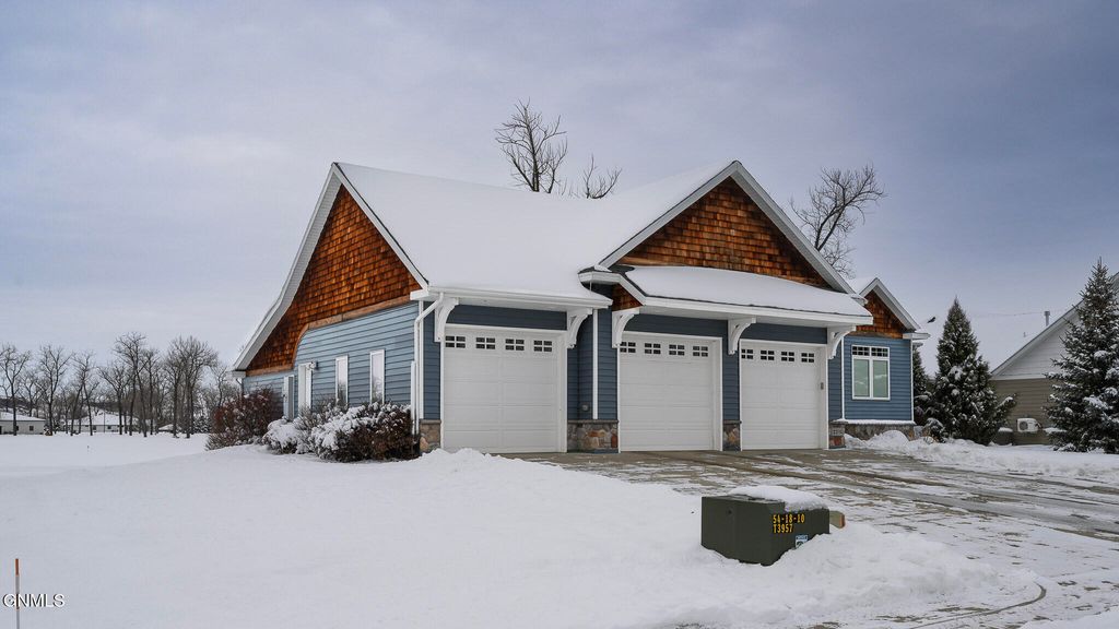 2916 Whisper Drive, Bismarck, ND 58504 photo 2