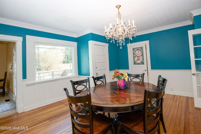 225 E Vermont Avenue, Southern Pines, NC 28387