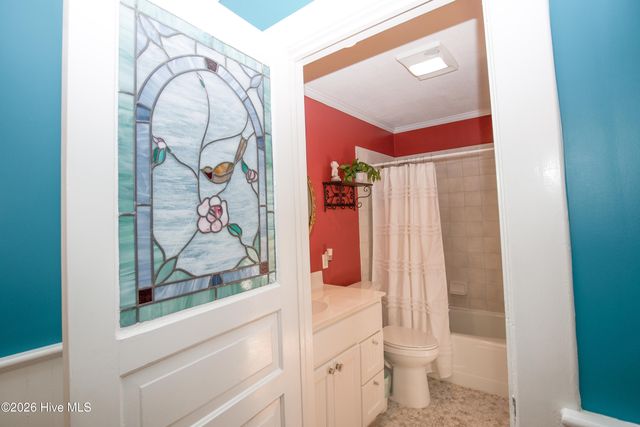 225 E Vermont Avenue, Southern Pines, NC 28387