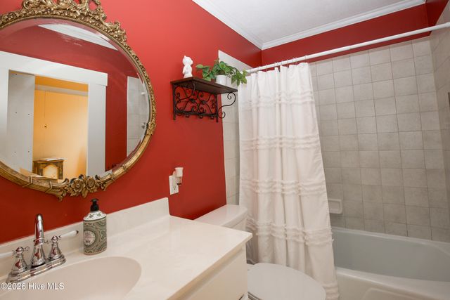 225 E Vermont Avenue, Southern Pines, NC 28387