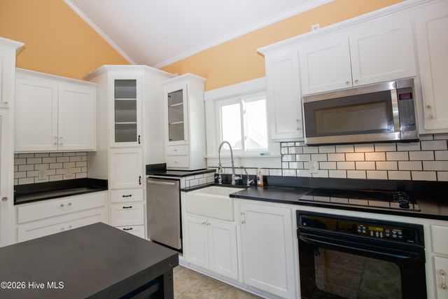 225 E Vermont Avenue, Southern Pines, NC 28387