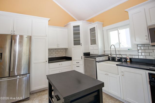 225 E Vermont Avenue, Southern Pines, NC 28387