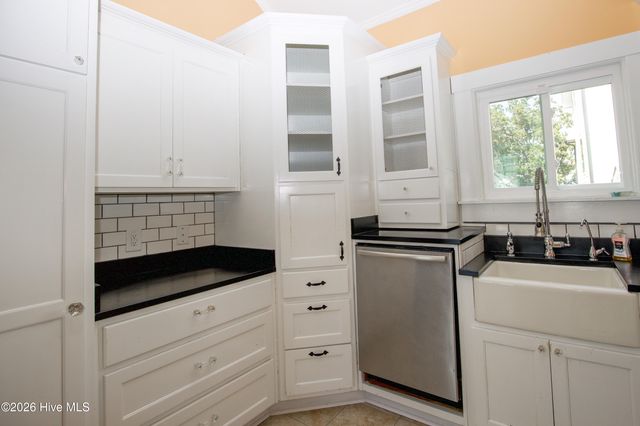 225 E Vermont Avenue, Southern Pines, NC 28387